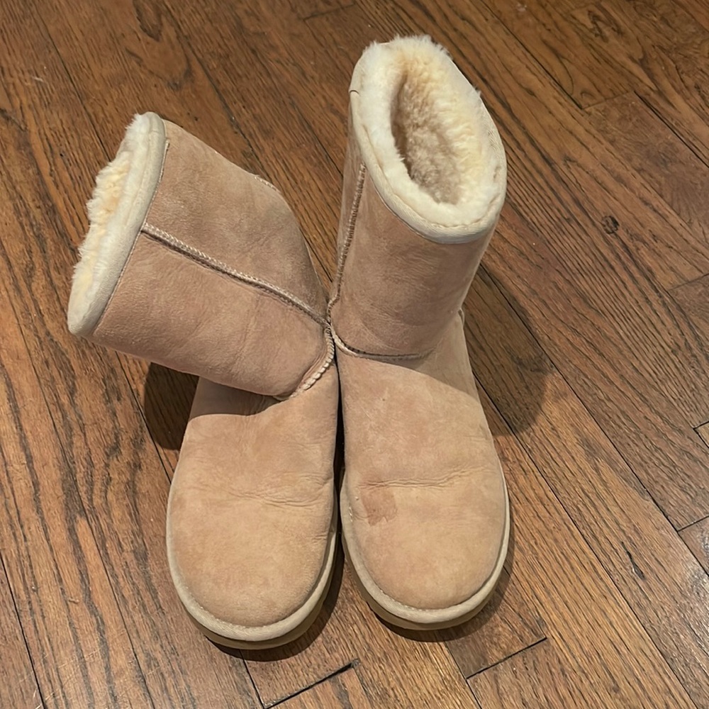 Tan uggs
